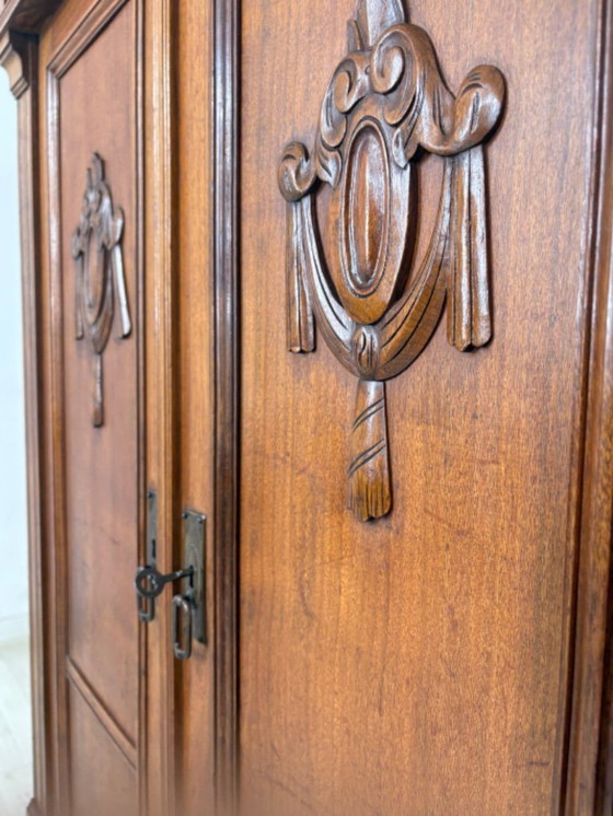 Image 1 of Meuble vertiko ancien de style Gründerzeit (fin du XIXe siècle), meuble de salon, meuble d'entrée, armoire à linge, vers 1900