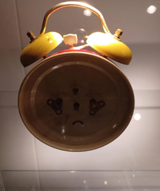 Image 1 of Vintage Mickey Mouse wekker met dubbele bel - Mechanische Disney-wekker met opwindmechanisme - Verzamelobject uit de jaren 70 va