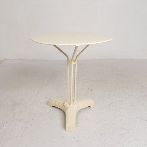 Bistro table with cast iron legs and round steel top, 1930s – eettafels