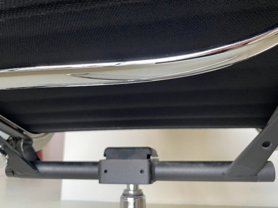 Image 1 of Vitra Eames EA 124 poltrona lounge - nera - hopsak