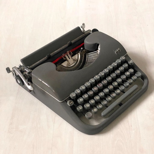 Máquina de escribir Japy antigua de los años 70