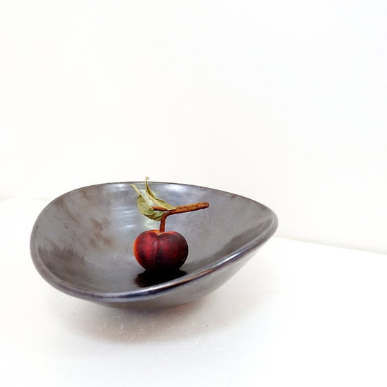 Image 1 of Decoratieve schalen of vintage sieradenbakjes van grijs geglazuurd keramiek.