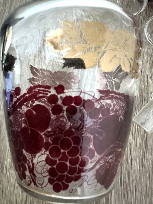 Vintage 7-teiliges Likörset mit burgunderroten und goldenen Mustern