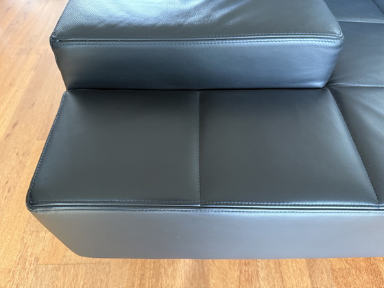 Image 1 of Divano angolare in pelle nera, 2 pezzi, marca Poltrona Frau