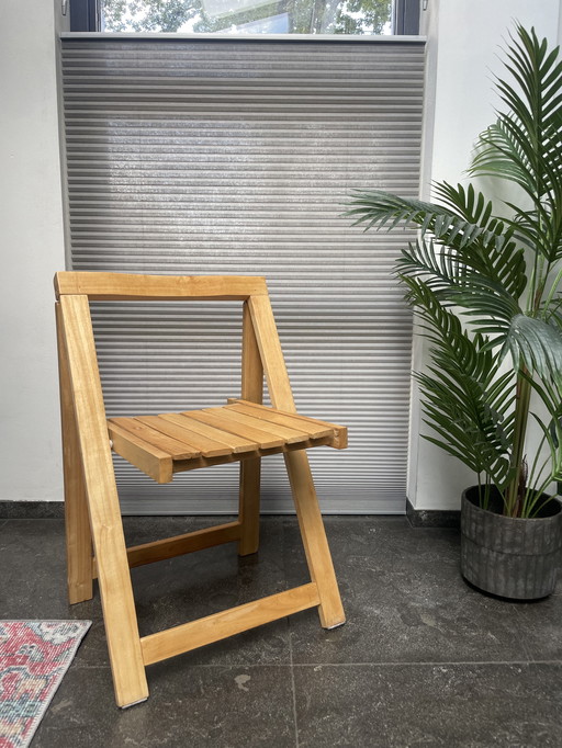 Sedia pieghevole d'epoca in legno - somigliante alle sedie da formaggio Trieste di Jacober.