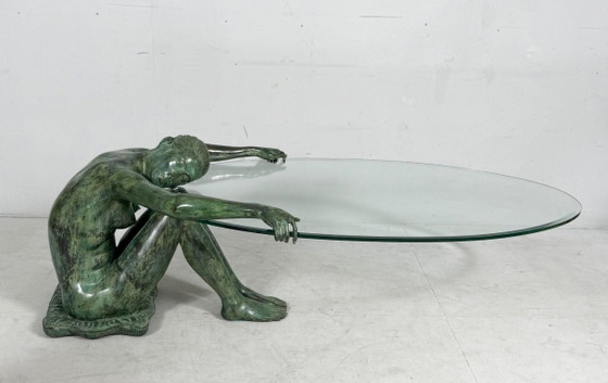 Image 1 of Mesa auxiliar/de centro escultórica con escultura de una mujer desnuda, bronce, Francia, década de 1980.