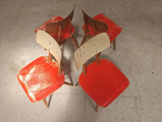 Lot de 4 chaises en bois rouges Ton (Thonet) des années 1960. – Chaises de salle à manger, Wood, Vintage (photo 8 of 16)