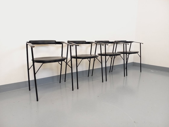 Image 1 of Set di 4 poltrone vintage di design italiano in metallo nero e similpelle nera degli anni '80