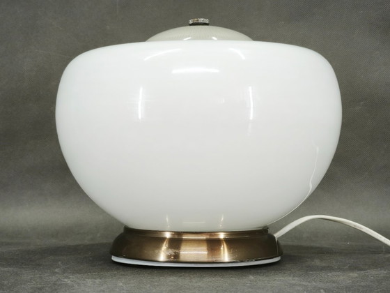 Lampada da tavolo italiana Space Age in vetro bianco anni '70 – Lampade da tavolo, Metallo (photo 3 of 9)