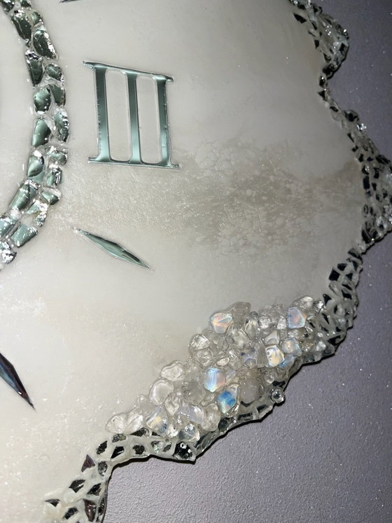 Image 1 of Horloge murale artisanale en résine époxy