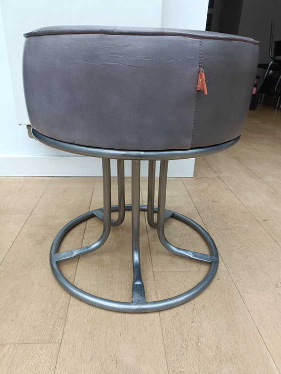 Image 1 of pouf en cuir gris