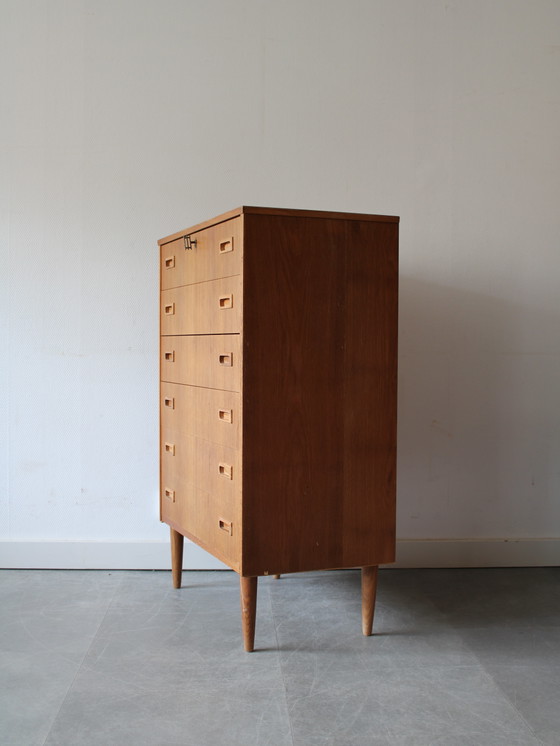 Image 1 of Cómoda danesa antigua de roble