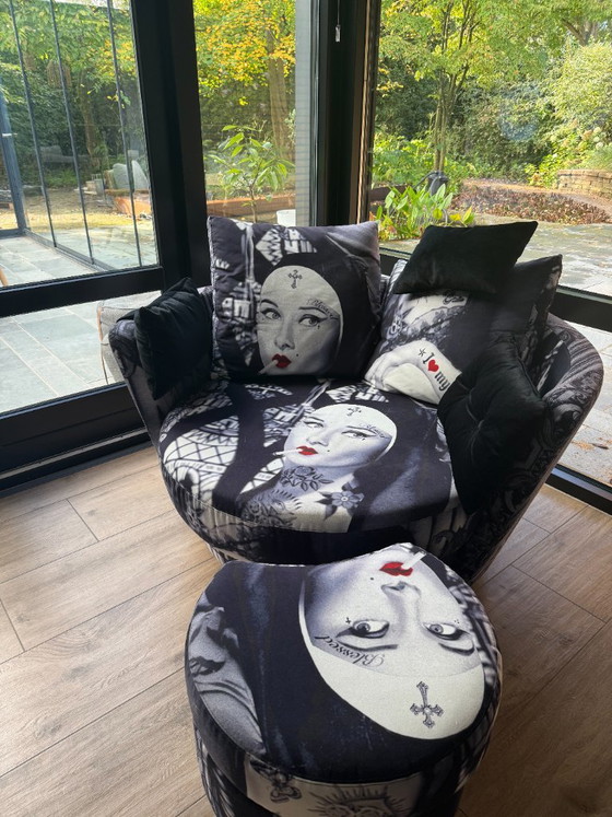 Fama Loveseat with extra cushions and ottoman in Nonne fabric, Textile, Metal, Grey (photo 3 of 7)