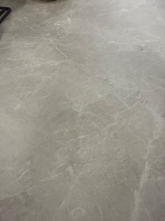 Image 1 of Mesa de cerámica de 260x110 cm con patas de roble macizo.