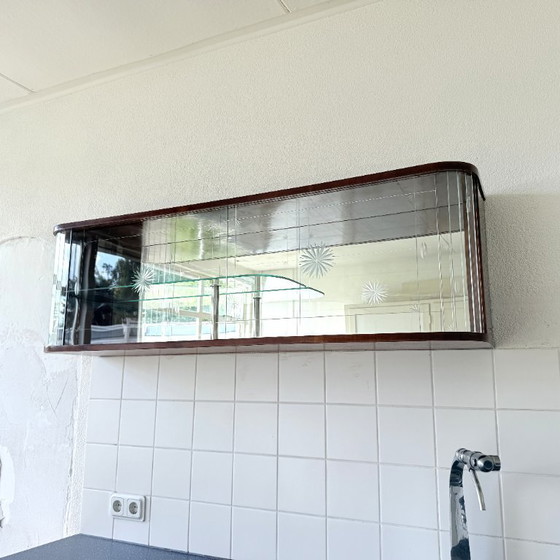 Image 1 of Vetrina pensile di lusso in legno con elementi in vetro