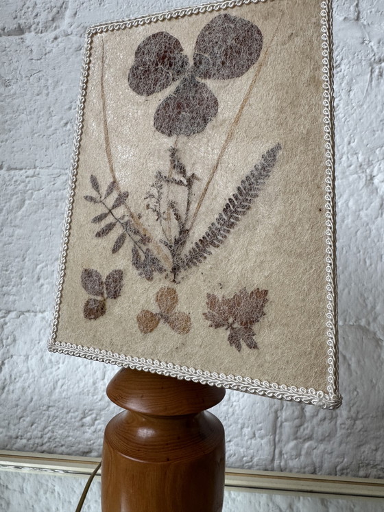 Image 1 of Gedrechselte Holzlampe mit Herbarium-Lampenschirm, 1970er Jahre