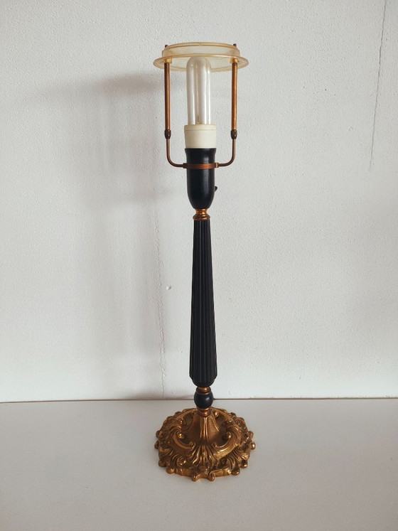 Imperial / Baroque (style) table lamp with fluted wooden stand & brass base – Other (photo 6 of 14)