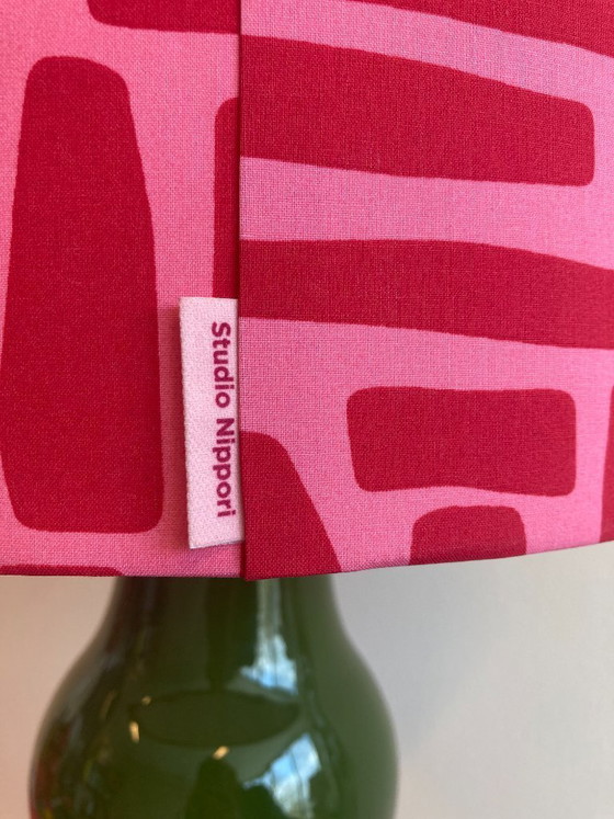 Image 1 of Abat-jour rose design à imprimé rouge