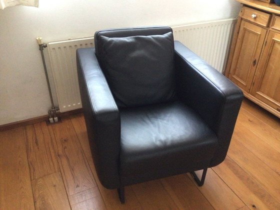 Image 1 of Montél Trial Sessel aus schwarzem Leder, ab 2023.