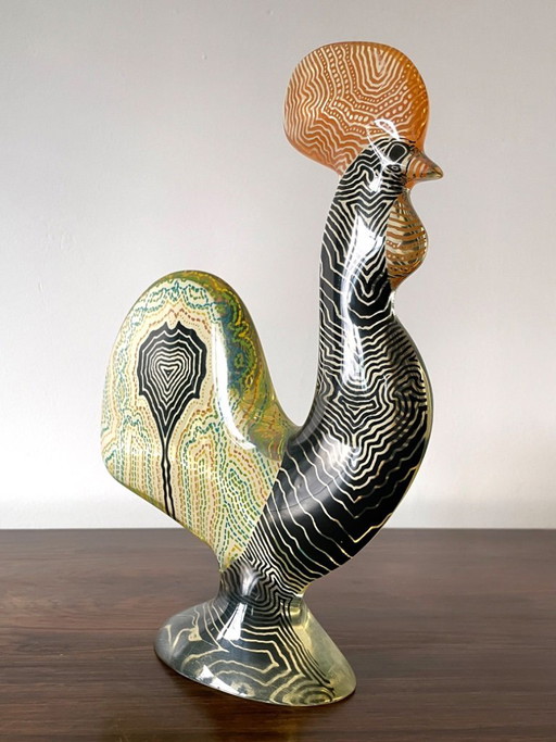 Gran figura de gallo de Lucite de la década de 1970, obra de Abraham Palatnik.