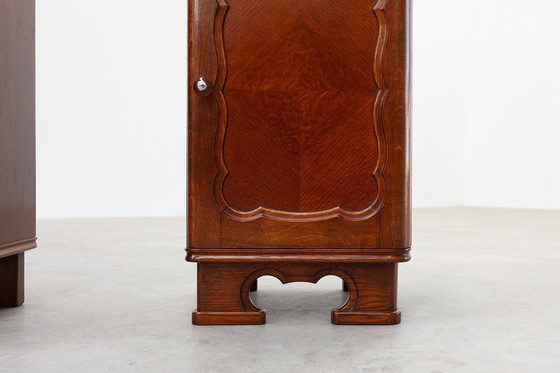 Image 1 of Paar Art Deco nachtkastjes van eikenhout met marmeren blad, Frankrijk ca. 1925