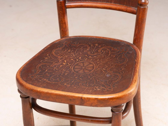 Set van vier gebogen houten stoelen van Jacob & Josef Kohn, met reliëf op de zittingen, midden 20e eeuw, 40 × (photo 8 of 8)