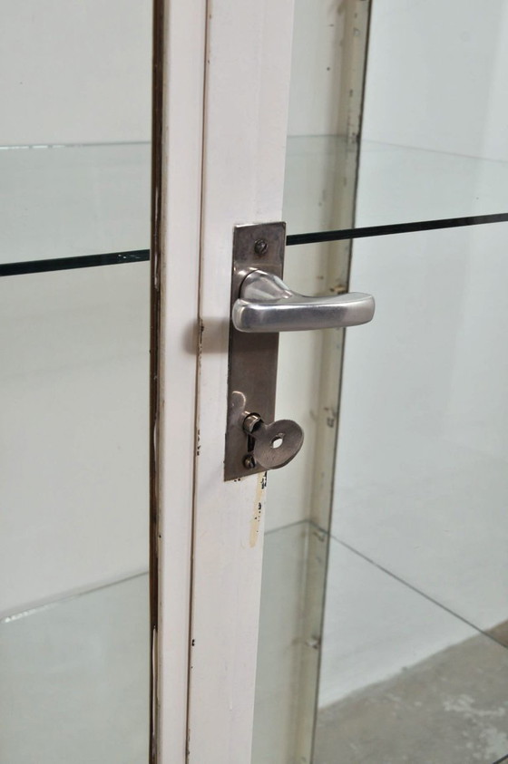 Vitrina/armario de boticario antiguo, 1979 – Glass, Metal (photo 4 of 8)