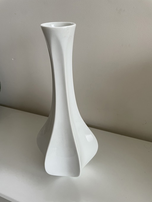 Vintage GEROLD BAVARIA white porcelain vase / flower vase from the 1970s.