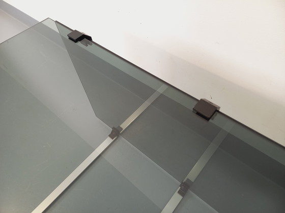 Image 1 of Vintage salontafel van gerookt glas, zwart metaal en gegoten aluminium uit de jaren 70