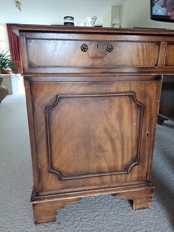 Image 1 of Scrivania antica in noce per due persone