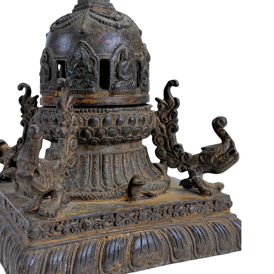 Quemador de incienso chaitya nepalí antiguo de bronce con Budas – finales del siglo XIX – Objetos decorativos (photo 7 of 11)