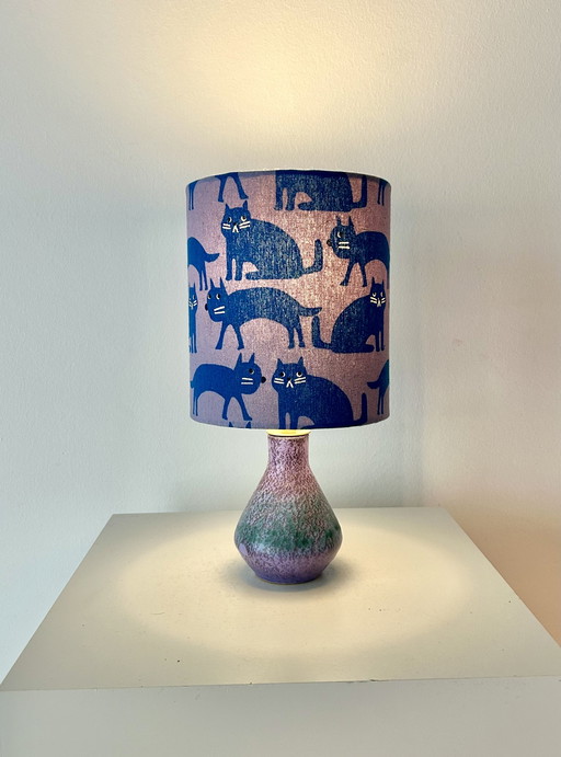 Bijzondere kleine tafellamp, gemaakt van gerecycled keramiek uit een atelier uit de jaren 70.