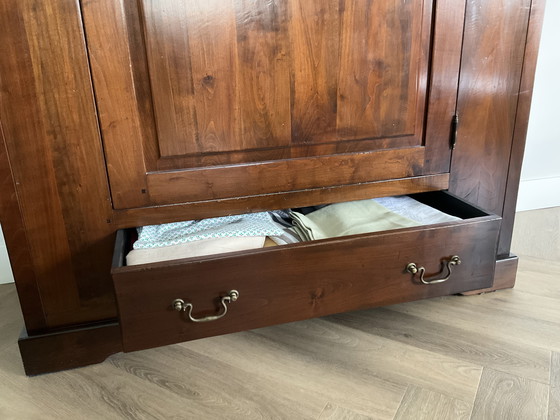 Image 1 of Magnifique armoire de chasseur en bois de cerisier