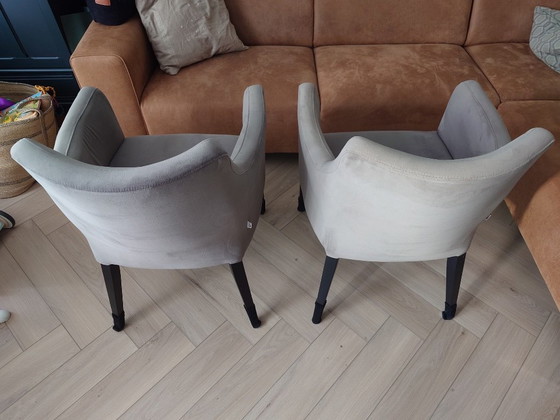 Image 1 of 6 Grijze fluwelen stoel met armleuningen Kare Design