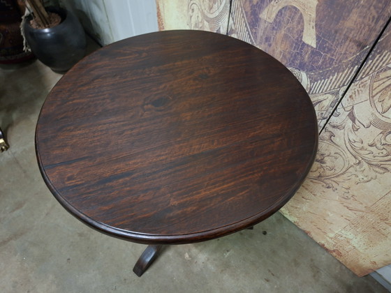 Image 1 of Table d'appoint coloniale en teck, table pour plantes, dimensions : 60 x 60 cm et 67 cm de hauteur.