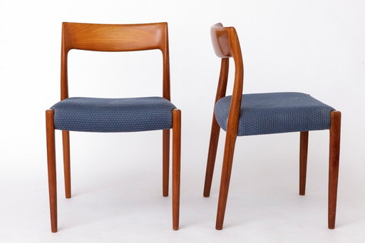 Par de sillas de comedor de teca Niels Møller modelo 77, danesas, de mediados de siglo, años 50.