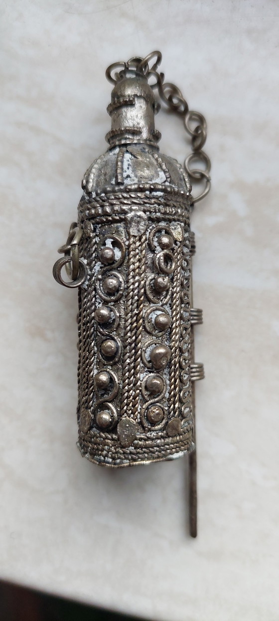 Image 1 of Deux flacons de parfum vintage très uniques du Yémen