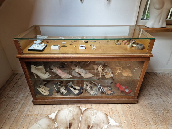 Image 1 of Vintage display case, mobile