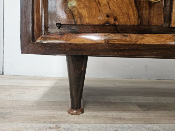 Image 1 of Toscaanse Art Deco kaptafel uit de jaren 40 van walnootwortelhout.