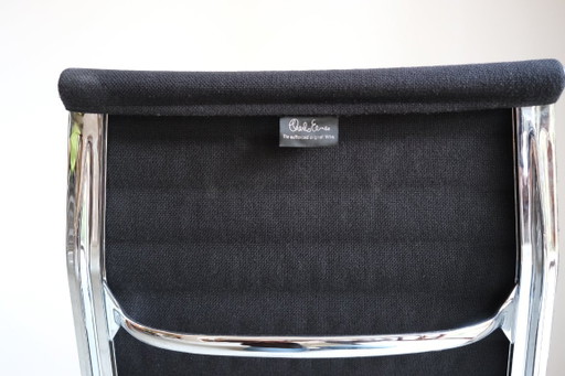 4x Vitra Eames EA112 – Hopsak negro / Cromo