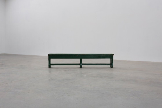 Image 1 of Rustiek primitief groen boerenbankje van massief eikenhout, Frankrijk ca. 1900