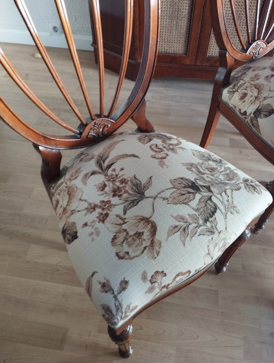 Image 1 of Mesa redonda extensible con 4 sillas