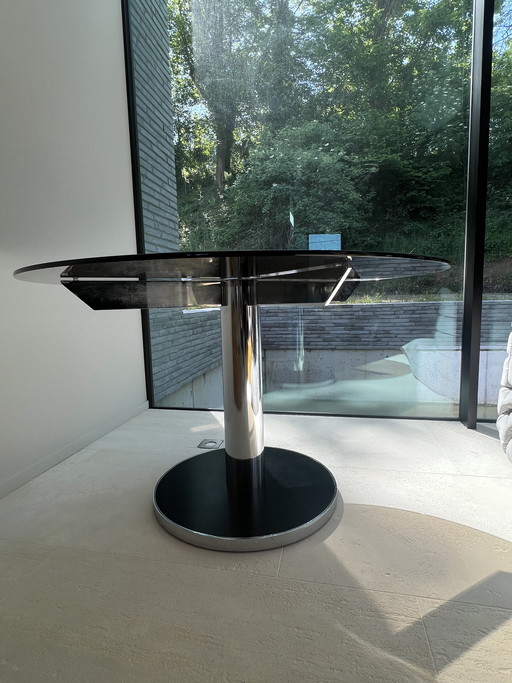 Mesa de diseño de cristal y cromo