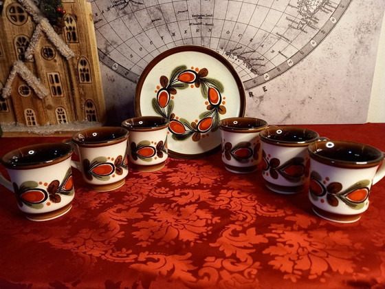 Image 1 of Vintage Schramberg Tirol Punch Bowl Set – West-Duits aardewerk, handbeschilderde rozenkeramiek eierpunchset met houten deksel en