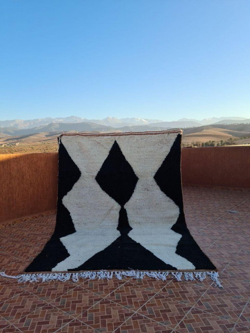 Marokkanischer schwarz-weißer Teppich aus Naturwolle, 200 cm x 300 cm