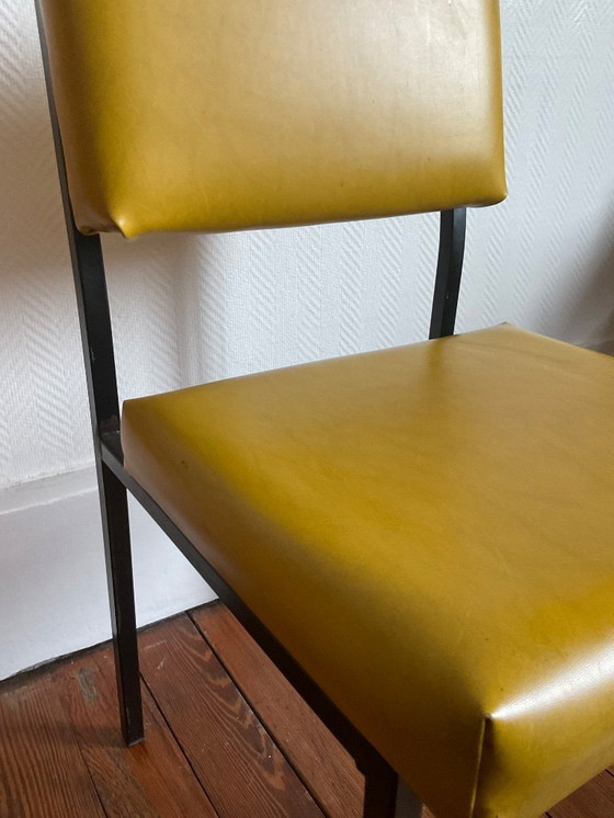 Image 1 of Sedia modernista degli anni '60 – metallo nero e similpelle gialla