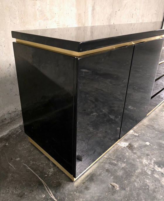 Jean-Claude Mahey per Maison Romeo Paris — Credenza in lacca nera e ottone, anni '70 – Credenze alte, Wood (photo 9 of 14)
