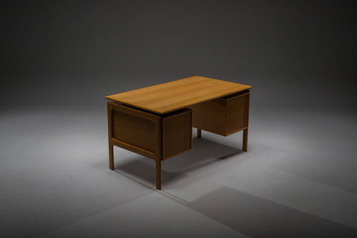 Mid-Century Oak Freestanding Desk from GV Møbler, 1970s