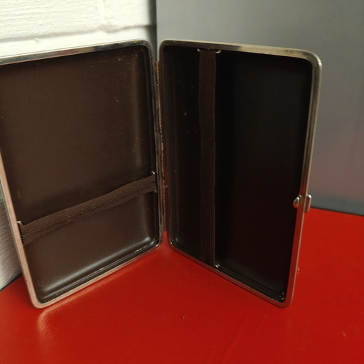 Estuche para cigarrillos vintage de polipiel verde – boquilla metálica de mediados de siglo – 14 × 10 cm (photo 2 of 6)