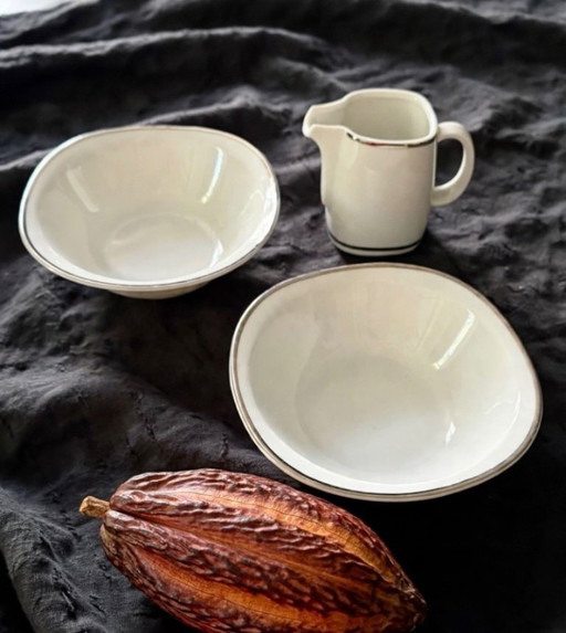 Small milk jug and porcelain cups, Schirnding Bavaria
